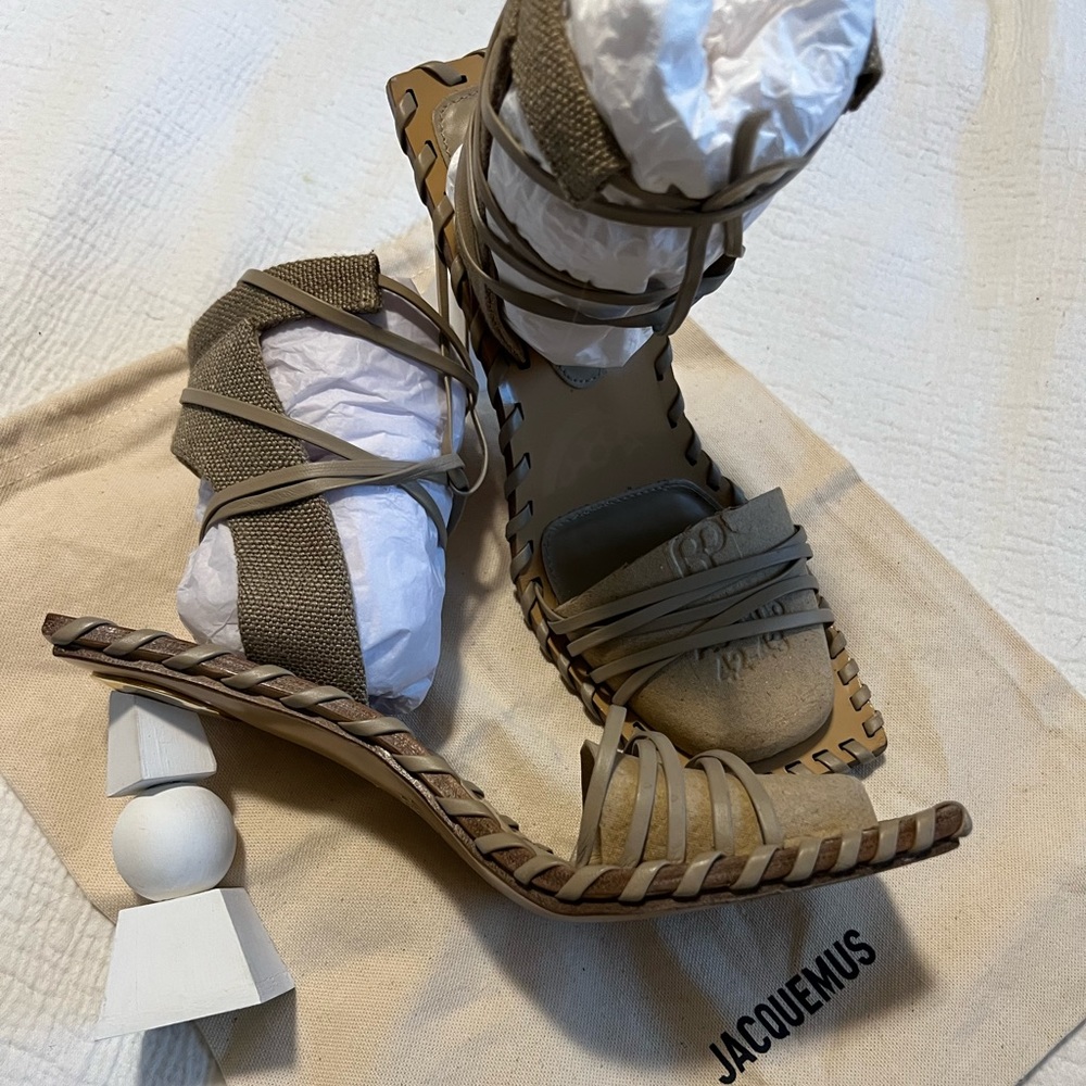 Jacquemus Valerie Hautes Heeled Sandals In Brown - Picture 6 of 14